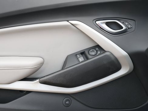 Used 2020 Chevrolet Camaro LT image 24