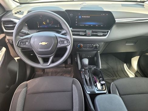 Used 2025 Chevrolet TrailBlazer LS FWD image 14
