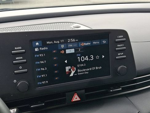 Used 2025 Hyundai Elantra Sport FWD image 17