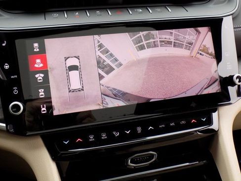 New 2026 Jeep Grand Cherokee Limited w/ Luxury Tech Group II RWD image 17