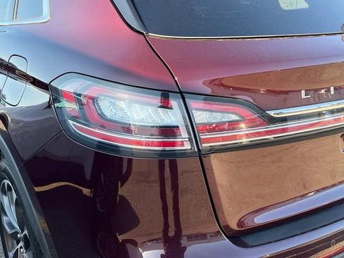 Used 2022 Lincoln Nautilus Reserve image 9