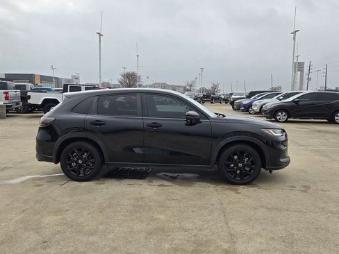 Used 2023 Honda HR-V Sport image 2