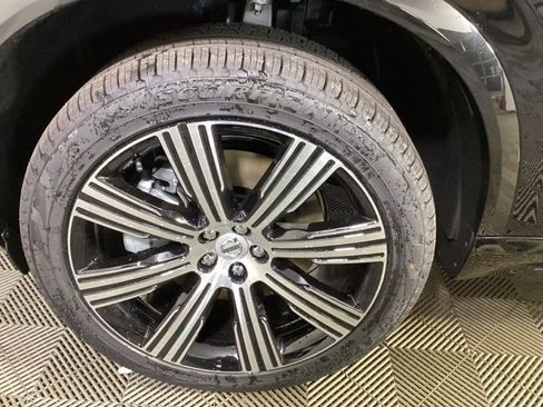 New 2025 Volvo XC90 T8 Plus w/ Protection Package Premier image 9
