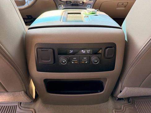 Used 2017 Chevrolet Suburban Premier image 17