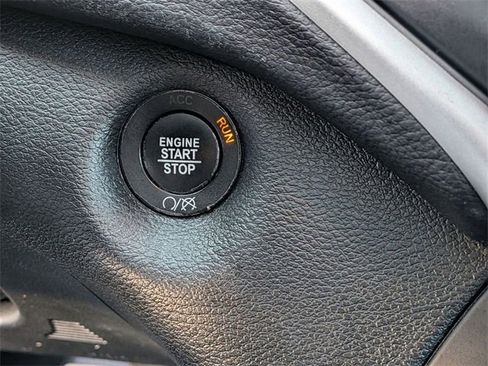 Used 2018 Jeep Cherokee Trailhawk image 24