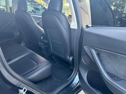 Used 2024 Tesla Model Y Long Range image 36