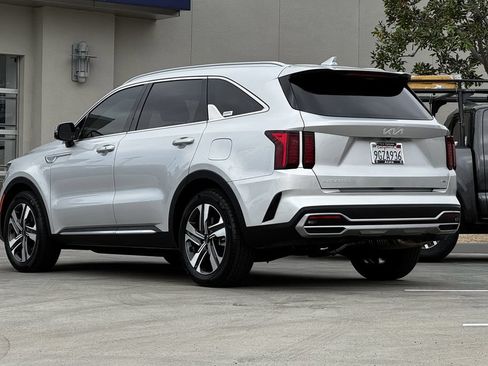 Used 2023 Kia Sorento EX AWD/4WD image 3