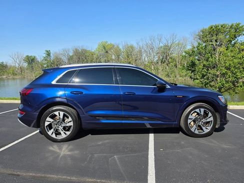 Used 2022 Audi e-tron Premium w/ Towing Package AWD/4WD image 5
