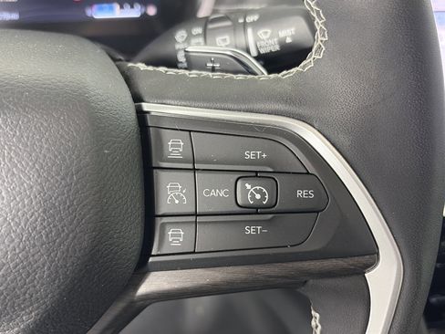 Used 2023 Jeep Grand Cherokee L Limited AWD/4WD image 40