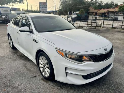 Used 2018 Kia Optima LX w/ 17" Alloy Wheels Package FWD image 10