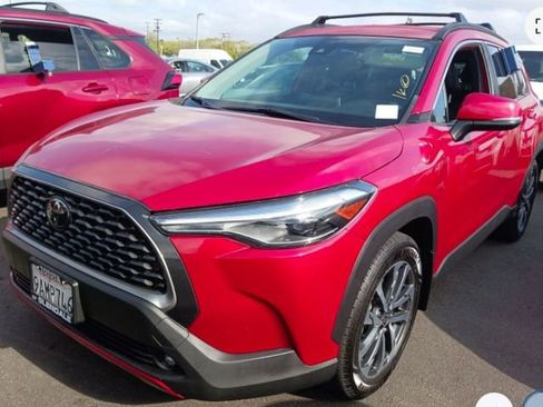 Used 2022 Toyota Corolla Cross XLE image 2