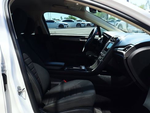 Used 2020 Ford Fusion SE image 30