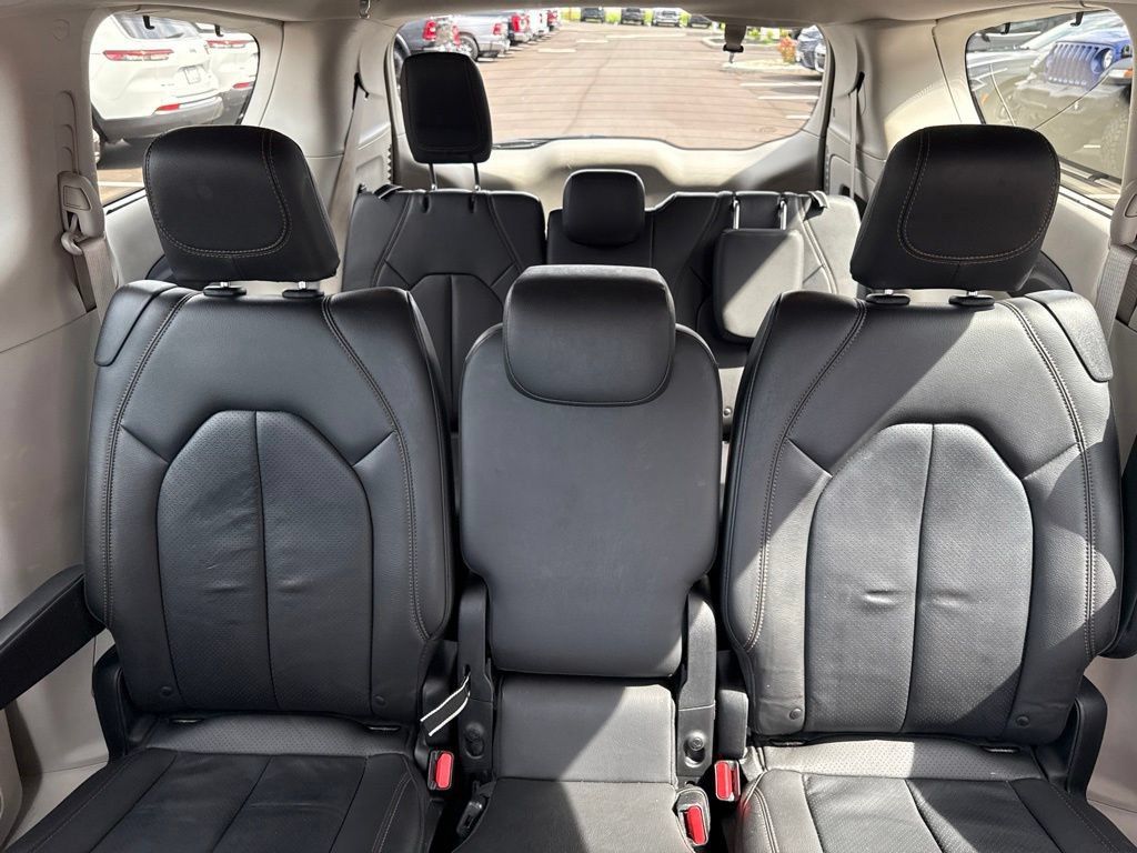 Used 2019 Chrysler Pacifica Touring-L FWD image 29