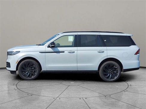 New 2025 Lincoln Navigator Reserve w/ Jet Appearance Package image 9