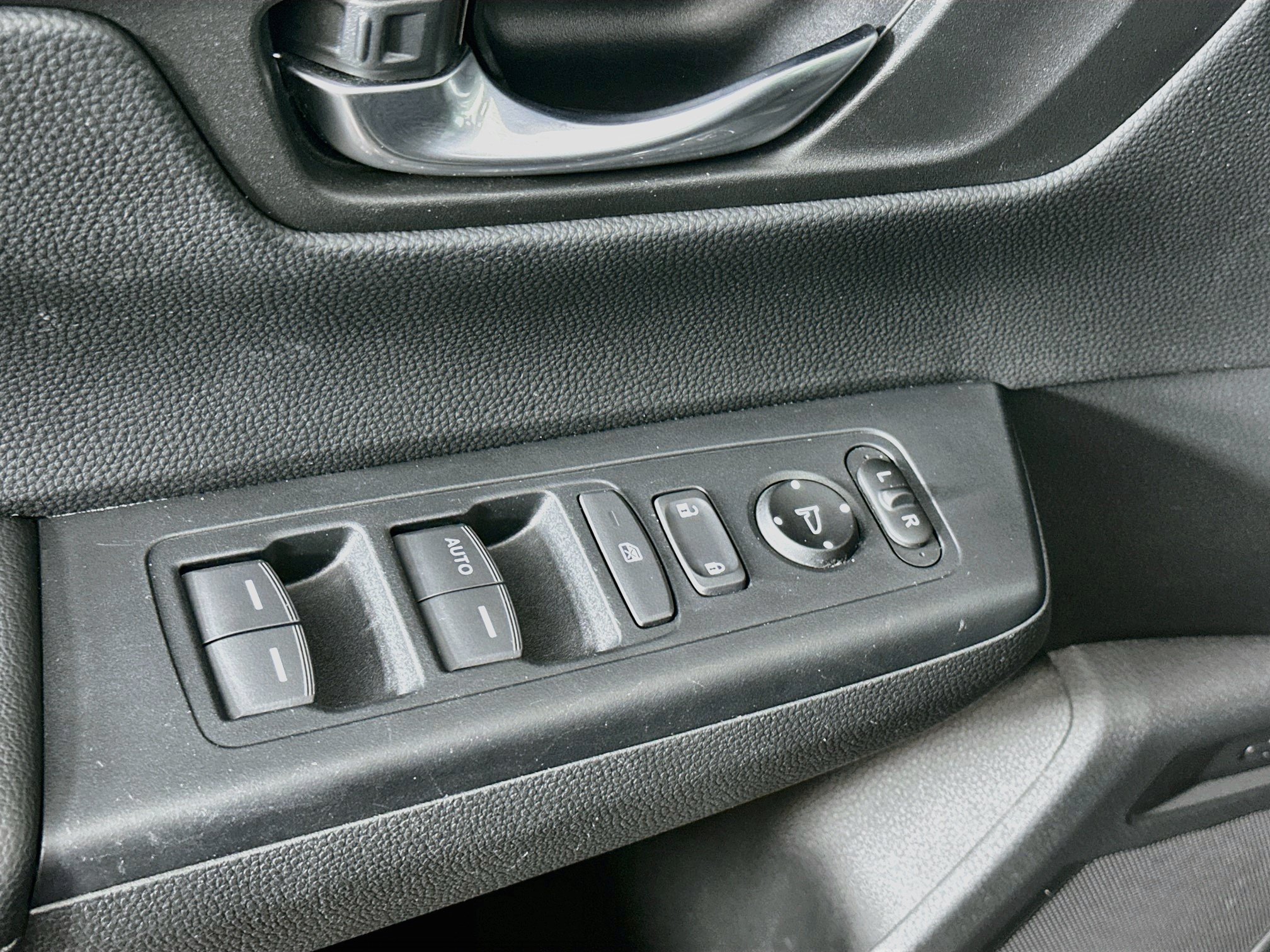 Used 2025 Honda CR-V LX image 15