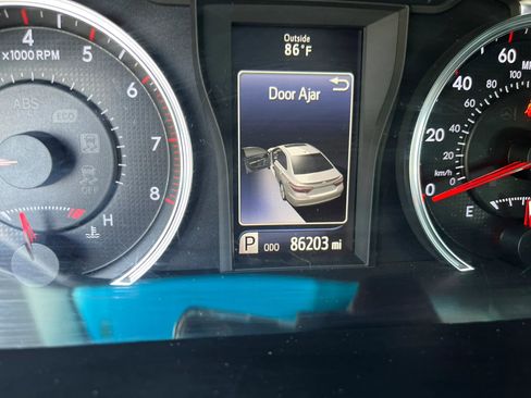 Used 2016 Toyota Camry SE image 12