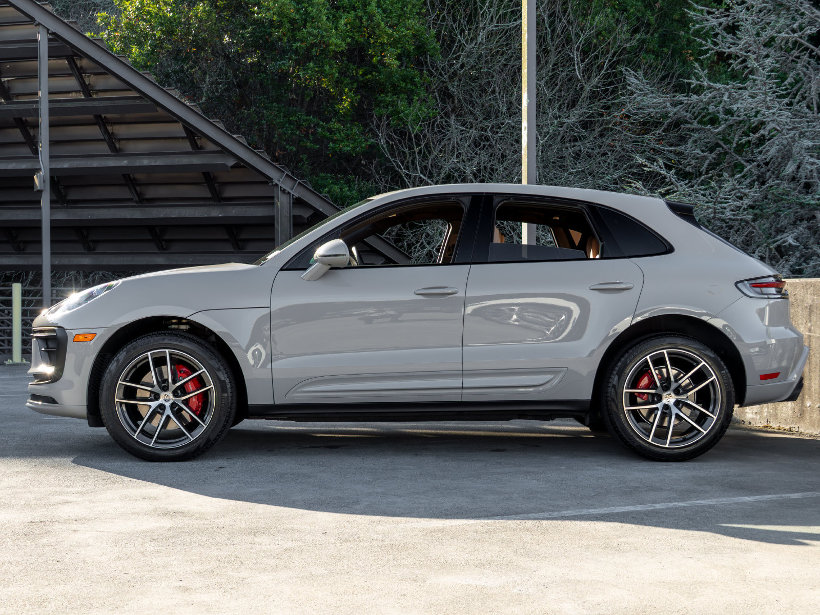 Certified 2023 Porsche Macan S AWD/4WD image 2