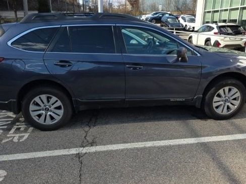 Used 2017 Subaru Outback 2.5i Premium image 4