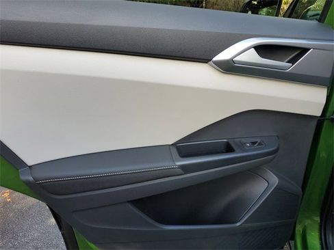 New 2025 Volkswagen Taos SE image 13