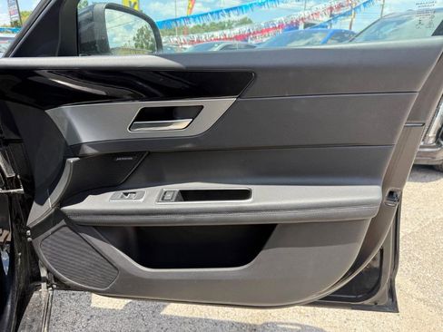 Used 2017 Jaguar XF Prestige image 17