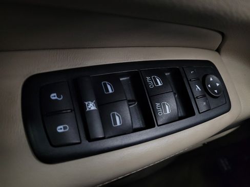 Used 2016 Jeep Grand Cherokee Overland w/ Advanced Technology Group AWD/4WD image 27