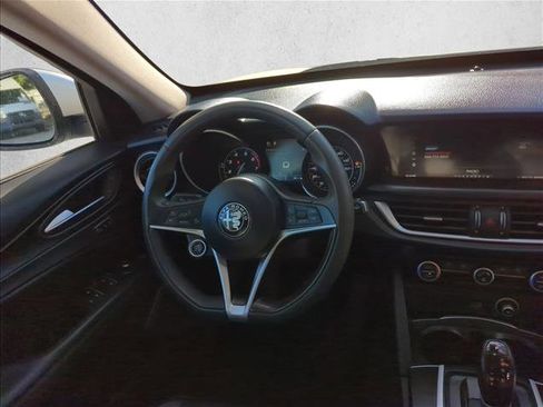 Used 2018 Alfa Romeo Stelvio AWD image 28