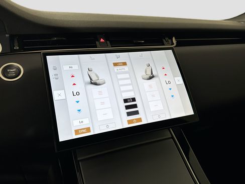 Certified 2025 Land Rover Range Rover Evoque S image 17