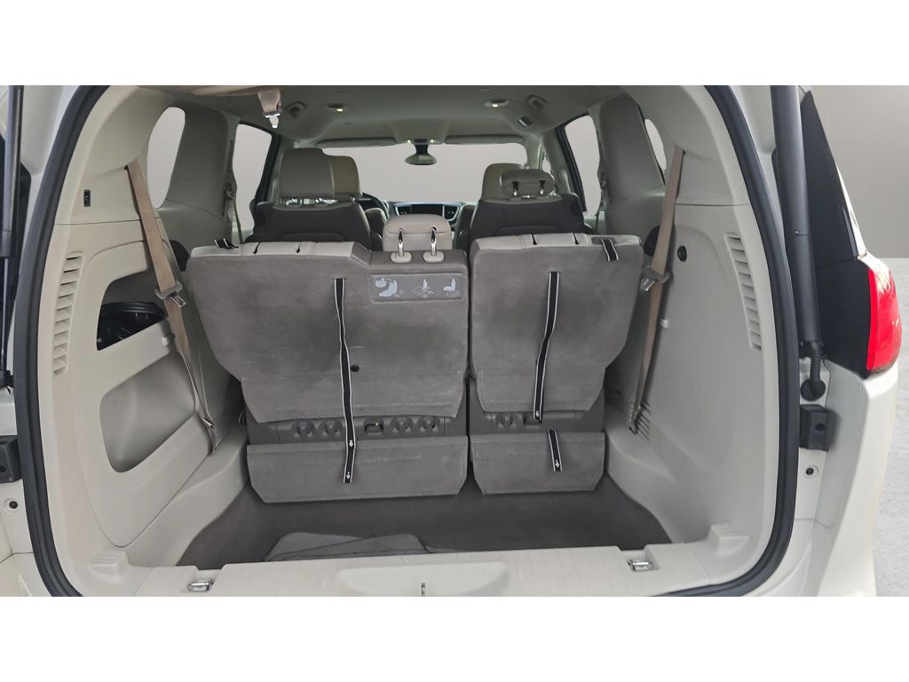 Used 2017 Chrysler Pacifica Touring-L Plus w/ Tire & Wheel Group FWD image 15