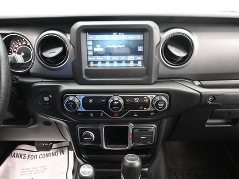 Used 2022 Jeep Gladiator Sport AWD/4WD image 15