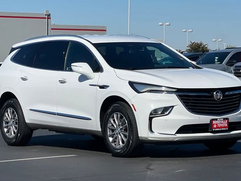 Used 2022 Buick Enclave Essence image 5