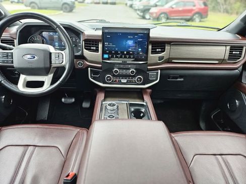 Used 2023 Ford Expedition Limited image 15
