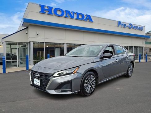 Used 2025 Nissan Altima 2.5 SV FWD image 1