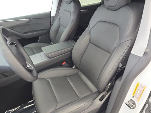 Used 2026 Tesla Model Y Long Range image 15