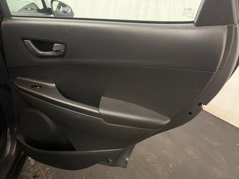 Used 2023 Hyundai Kona SE image 27