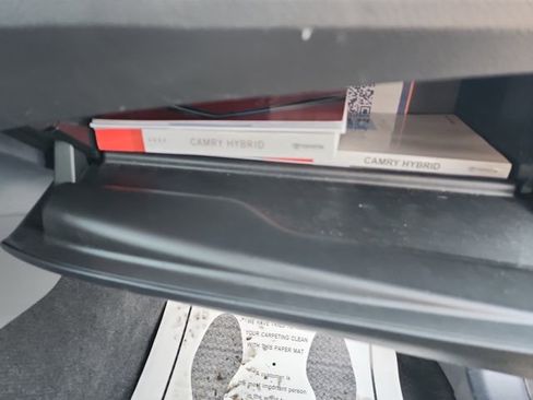 Used 2025 Toyota Camry SE image 11