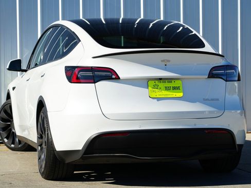 Used 2022 Tesla Model Y Performance image 6