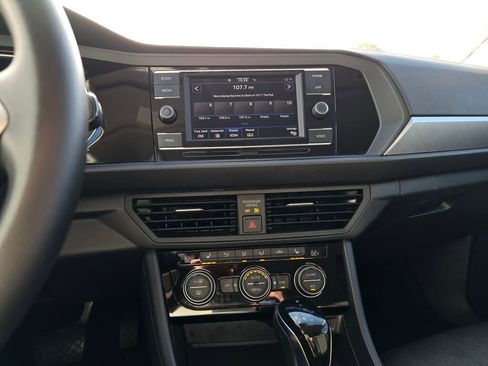 Used 2024 Volkswagen Jetta SE image 29