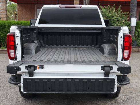 Used 2022 GMC Sierra 2500 SLE w/ SLE Convenience Package image 9