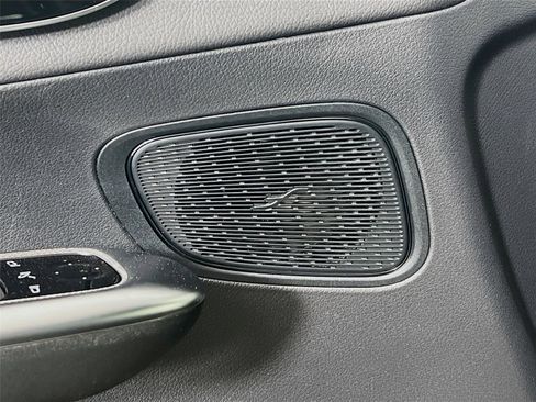 Certified 2025 Mercedes-Benz GLC 300 4MATIC image 17