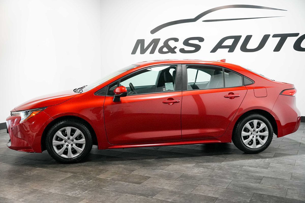 Used 2021 Toyota Corolla LE FWD image 3