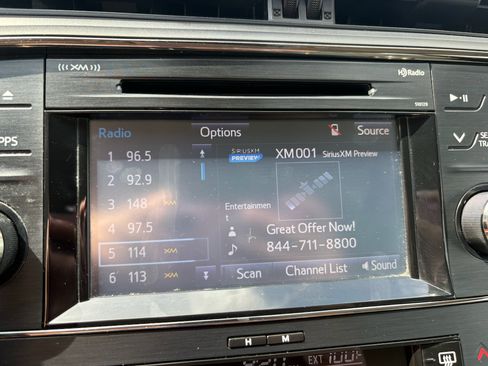 Used 2017 Toyota Avalon XLE FWD image 18