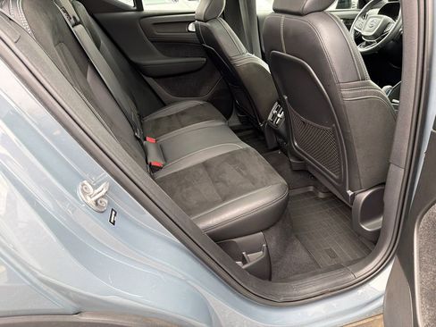 Used 2022 Volvo XC40 T5 R-Design w/ Advanced Package image 15