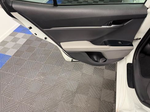 Used 2020 Toyota Camry LE FWD image 9