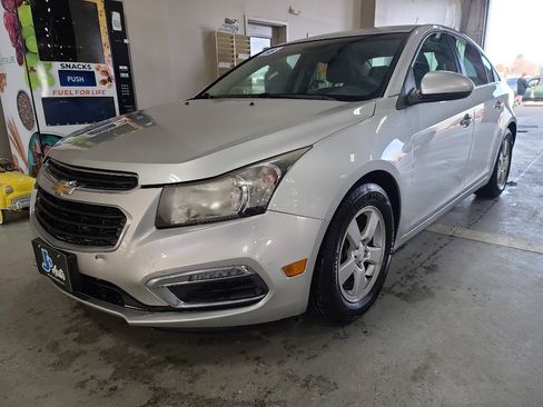 Used 2015 Chevrolet Cruze LT image 2