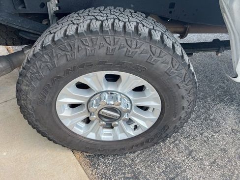 Used 2022 Ford F250 XLT w/ FX4 Off-Road Package image 20