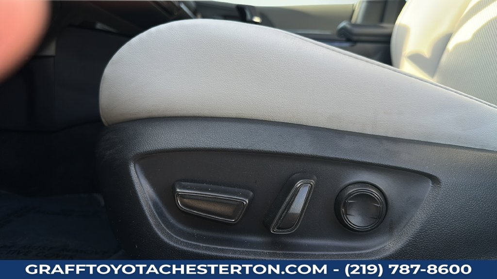 Used 2024 Toyota Prius XLE FWD image 15