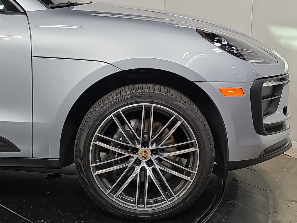 Certified 2026 Porsche Macan AWD/4WD image 11