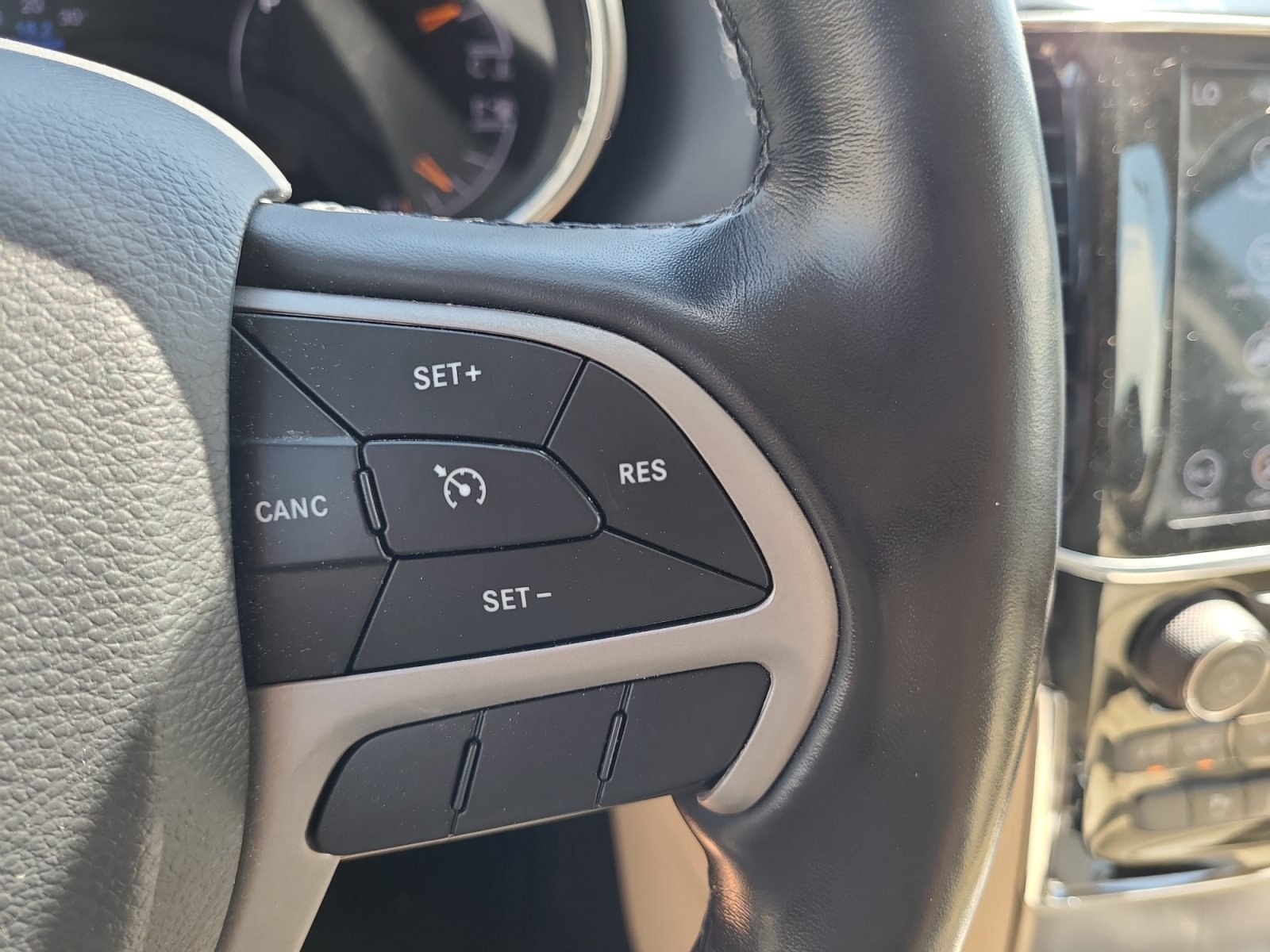 Used 2020 Jeep Grand Cherokee Limited AWD/4WD image 21
