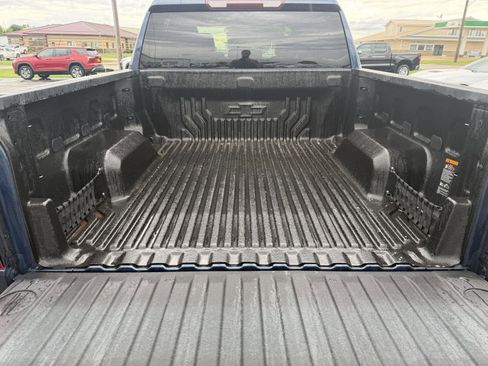 Used 2022 Chevrolet Silverado 1500 LT AWD/4WD image 5