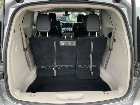 Used 2020 Chrysler Voyager Lxi image 8